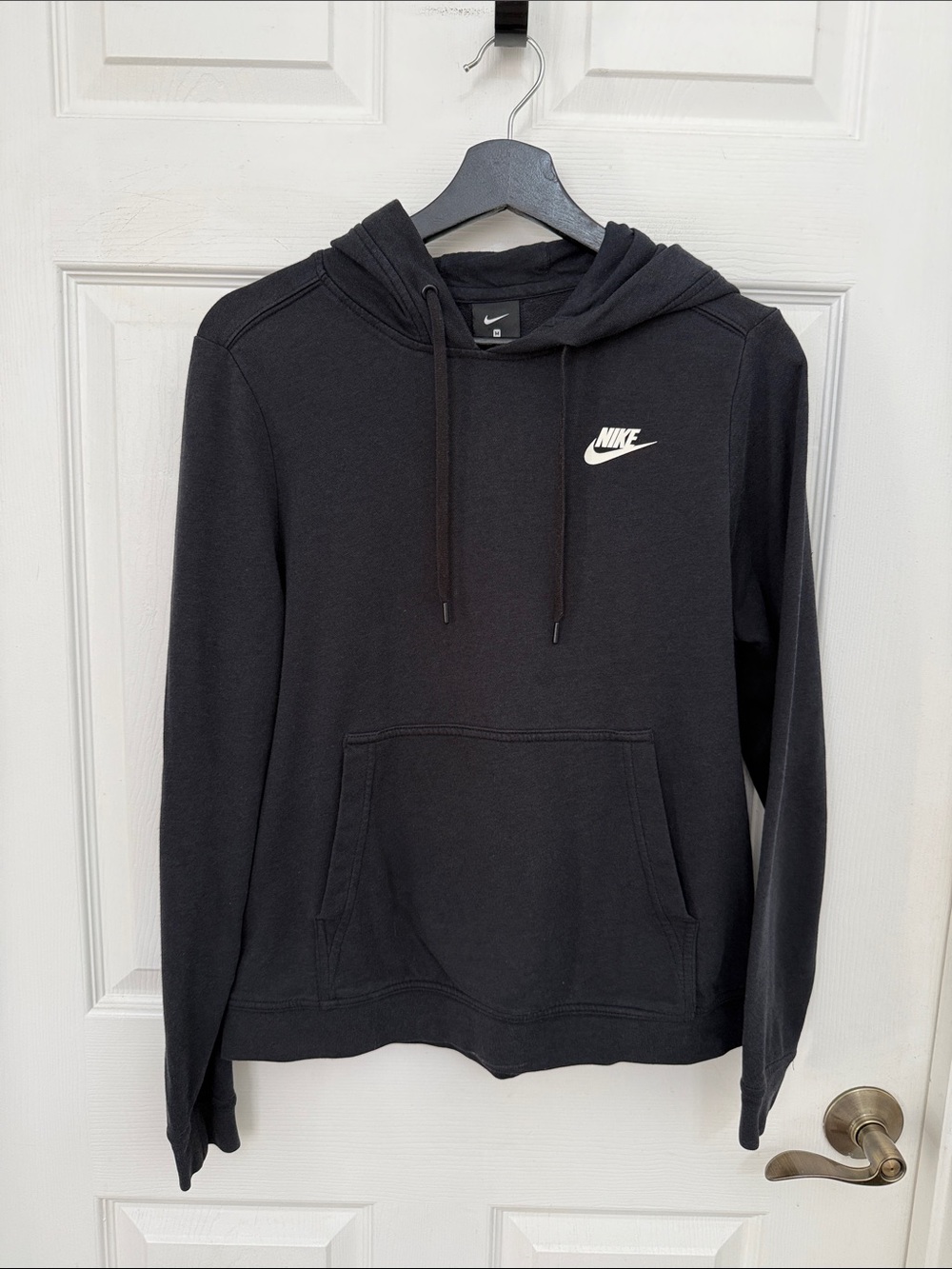 Nike women’s black pullover hoodie